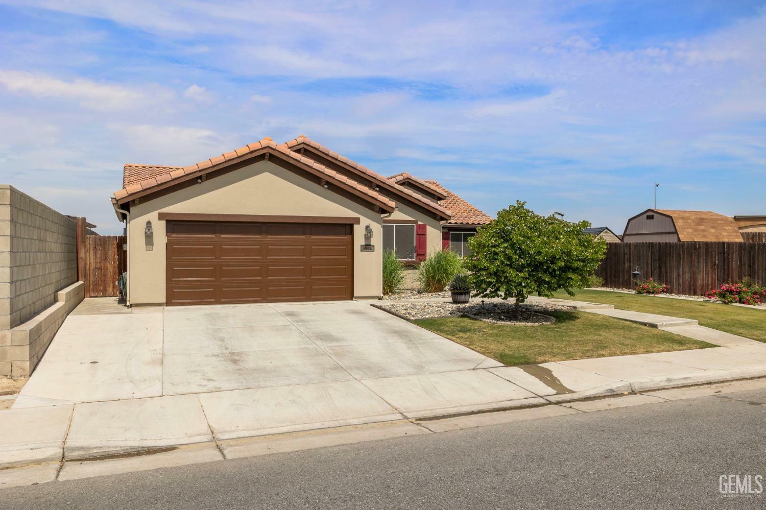 Property Photo:  6814 Clear Water Creek Way  CA 93311 