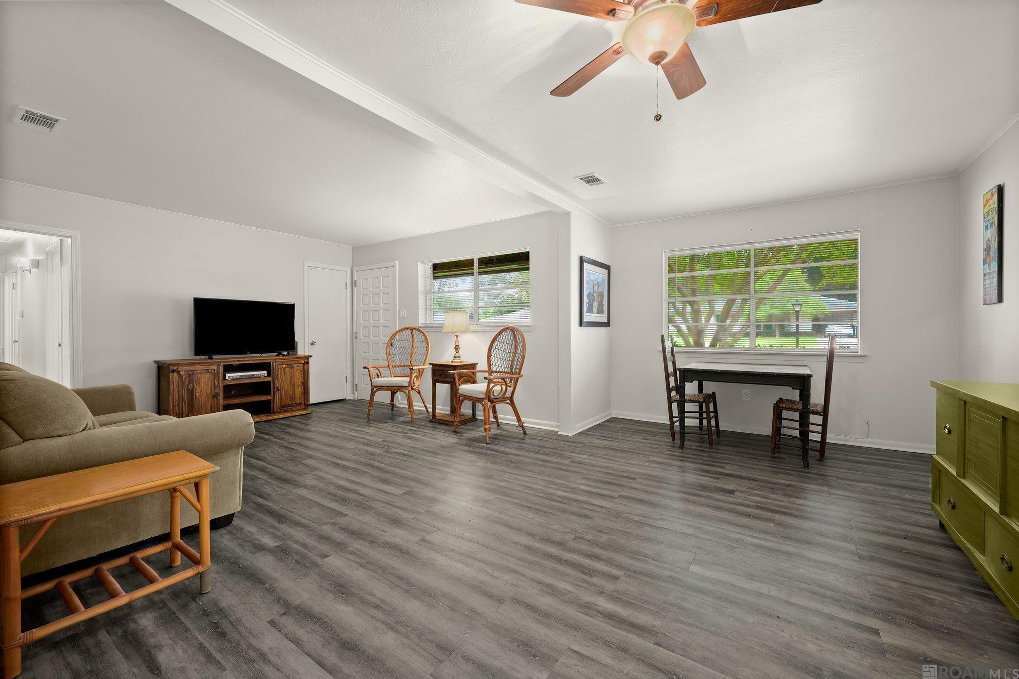 Property Photo: 501 Wylie Dr LA 70808