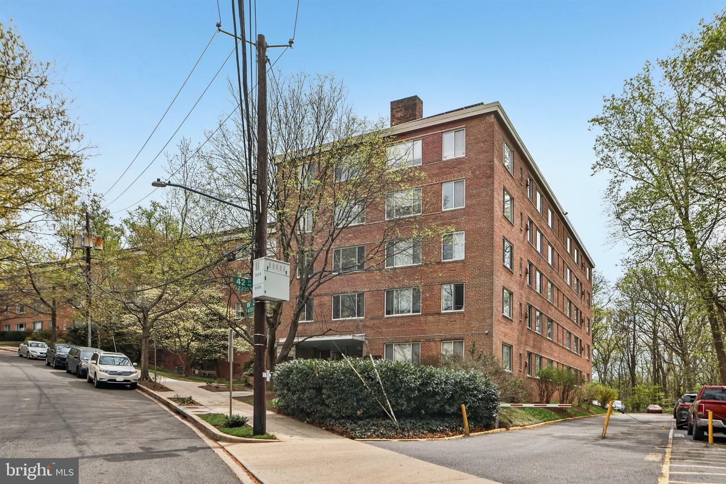 Property Photo: 4100 W Street NW 302 DC 20007