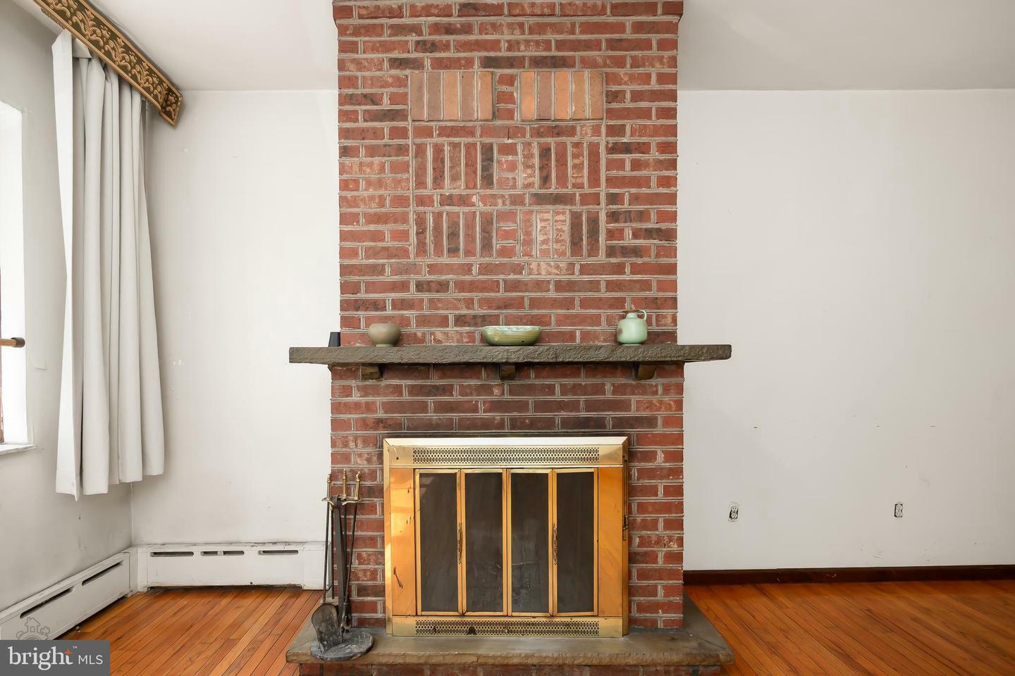 Property Photo: 1316 S 6th Street PA 19147
