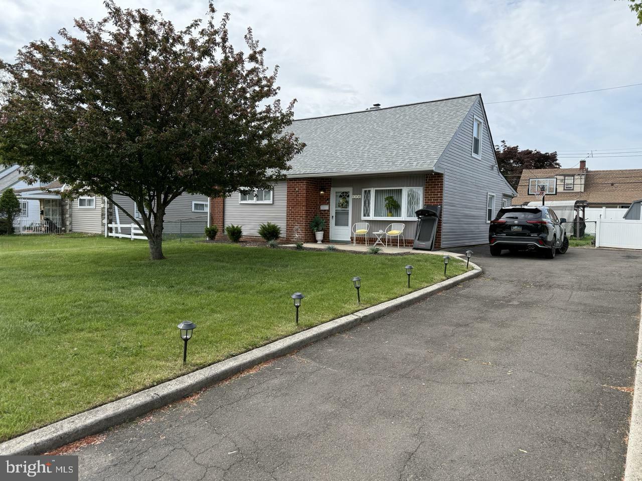 Property Photo: 1006 Sanibel Street PA 19116