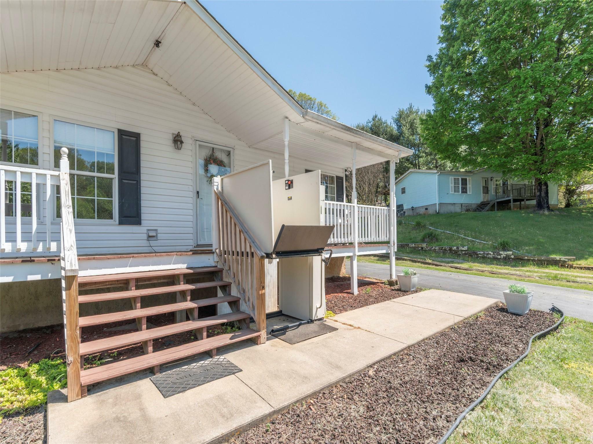 Property Photo: 9 Redmond Drive NC 28701