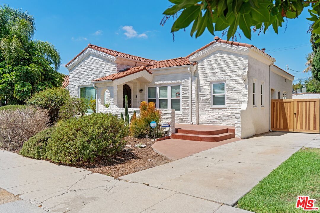 Property Photo: 337 N La Jolla Ave CA 90048