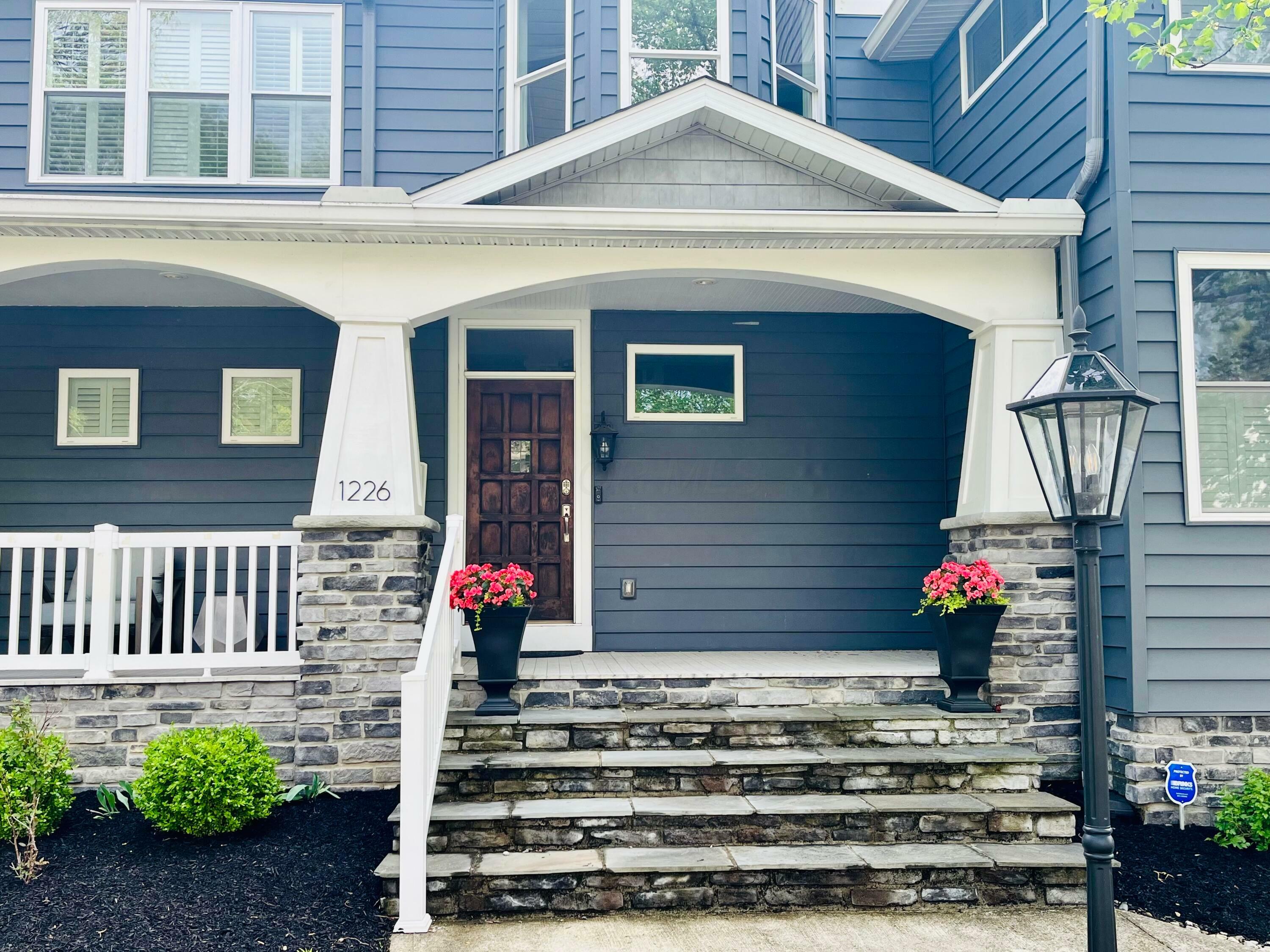 Property Photo: 1226 Lincoln Road OH 43212