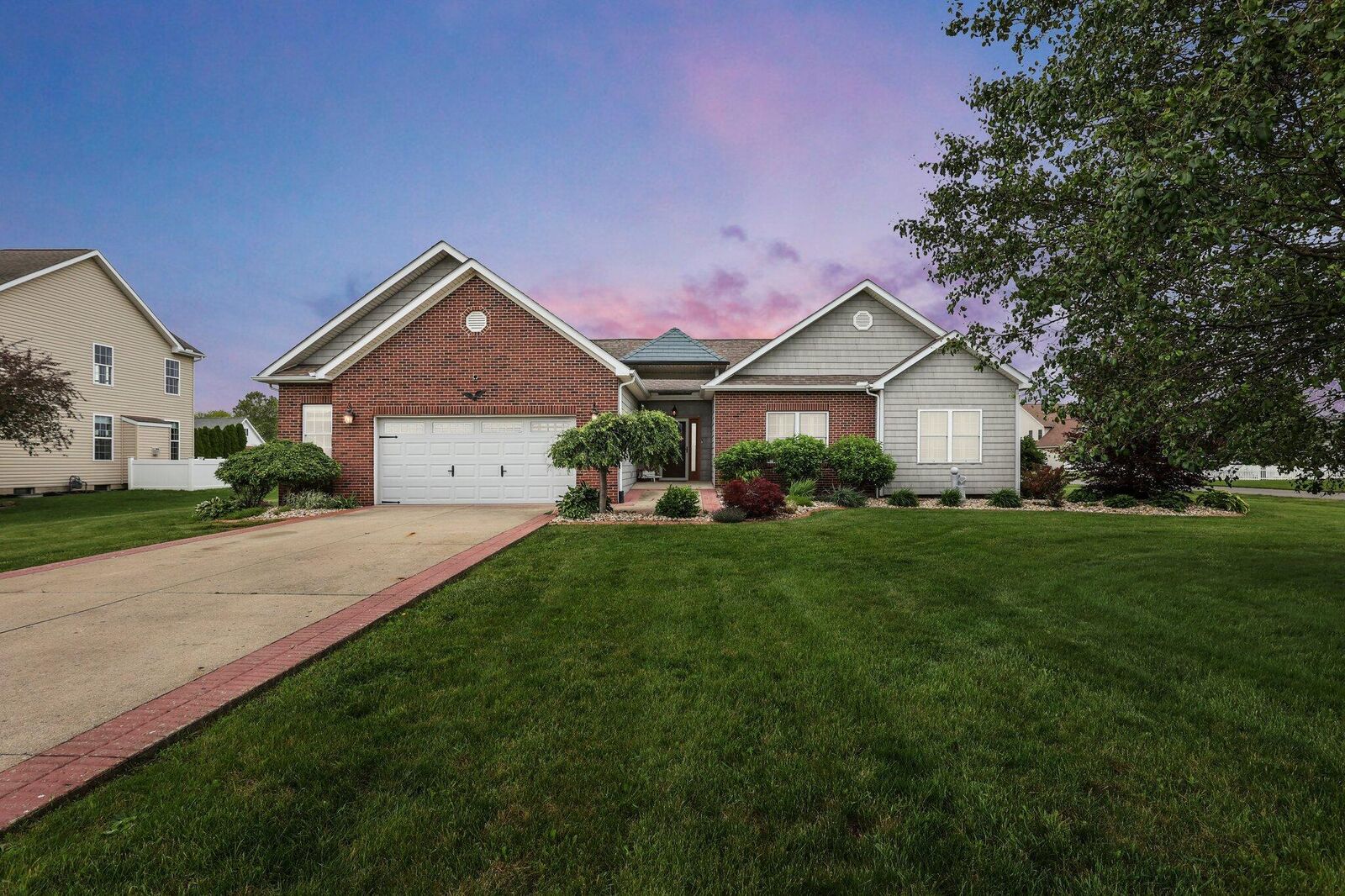 Property Photo: 3040 Clifford Avenue OH 43103