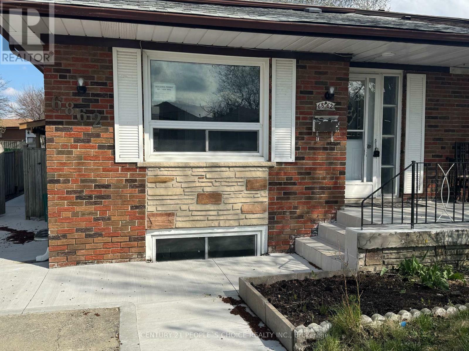 Property Photo: 6862 Darcel Avenue ON L4T 2W5