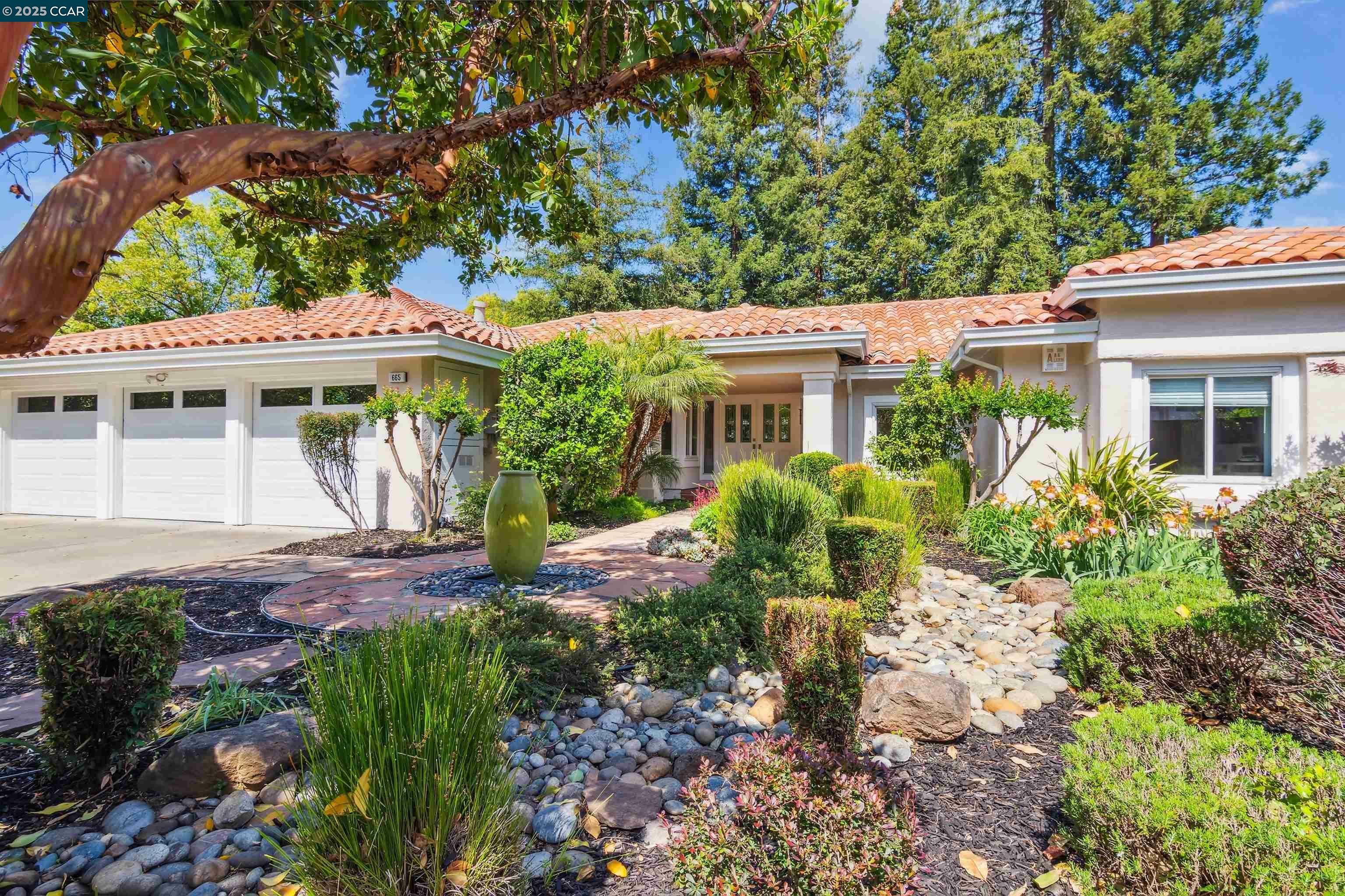 Property Photo: 665 Monaco Ct CA 94598