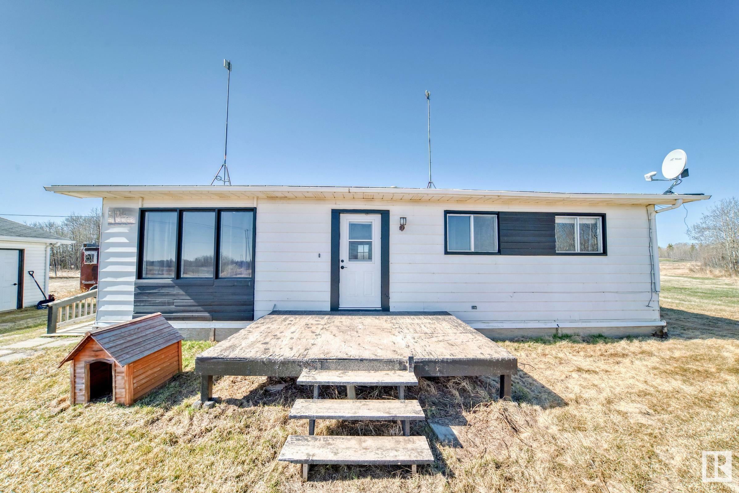 Property Photo: 56123 Hwy 777 AB T0E 1V0