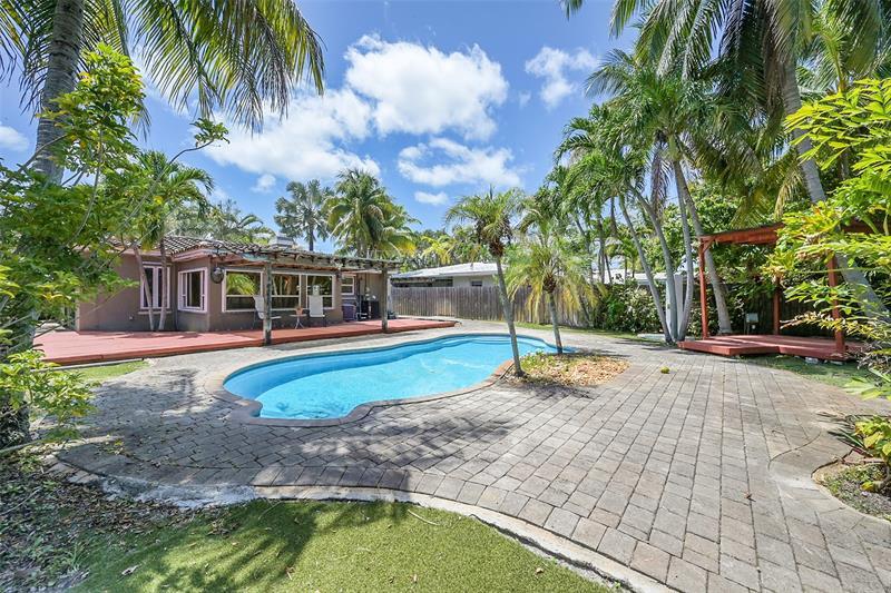 Property Photo: 1434 NE 16th Ave FL 33304