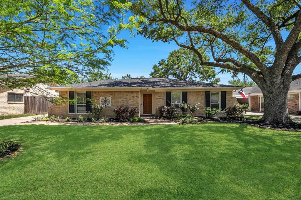 Property Photo: 1727 Shannon Valley Drive TX 77077