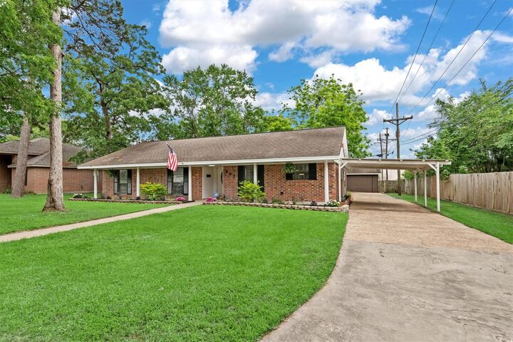 Property Photo:  227 Oak Hollow Street  TX 77301 