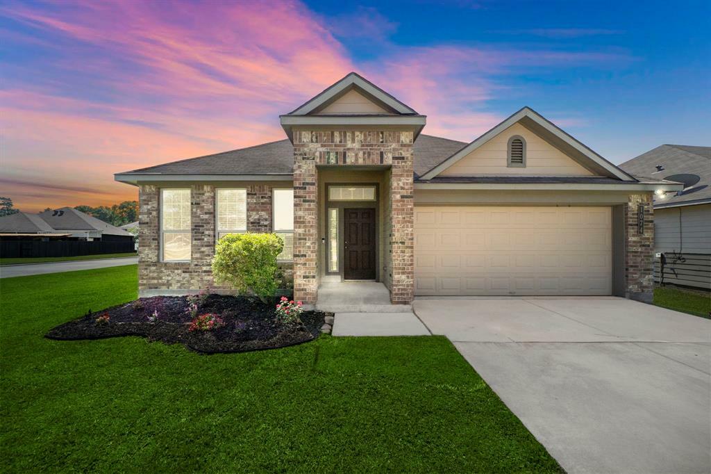Property Photo: 1074 Pleasant Bend TX 77301