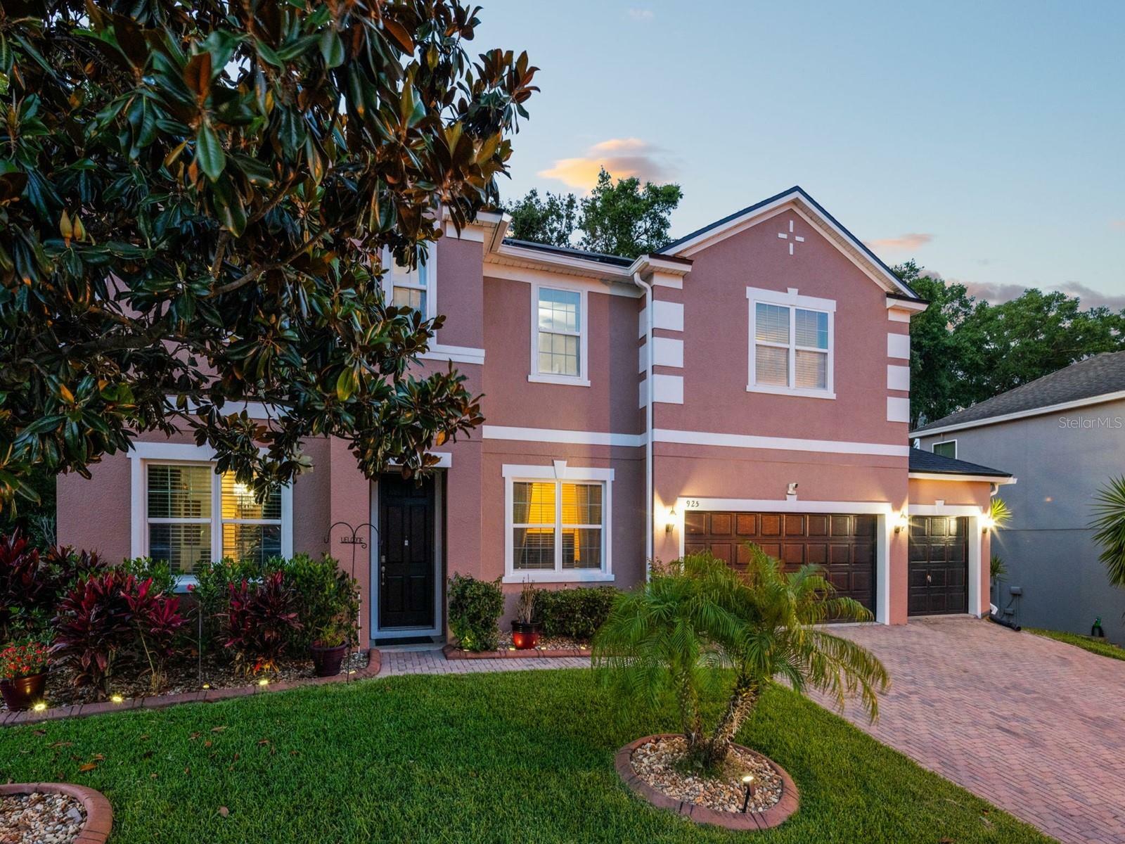 Property Photo: 925 Counts Crest Circle FL 32712