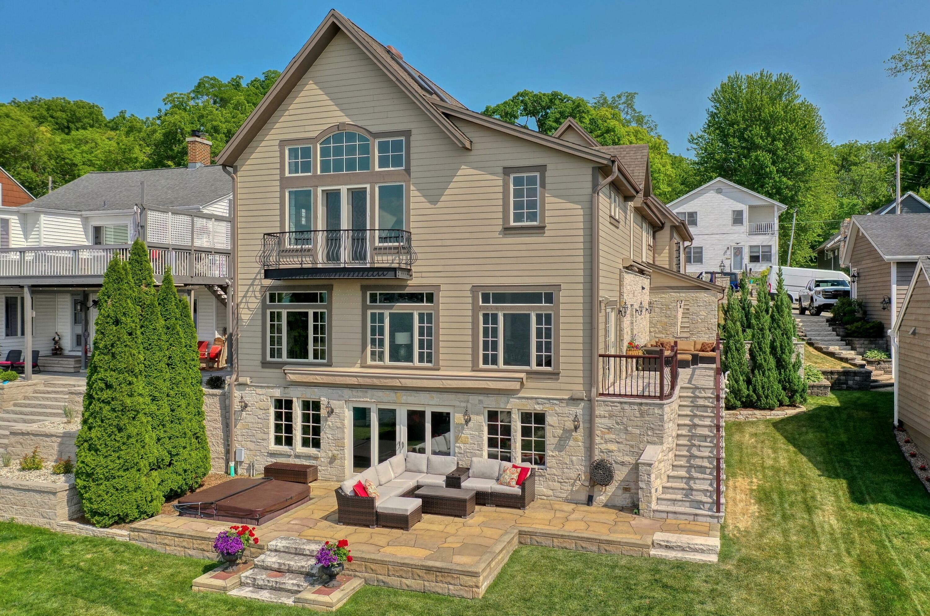 477 Park Ave  Pewaukee WI 53072 photo