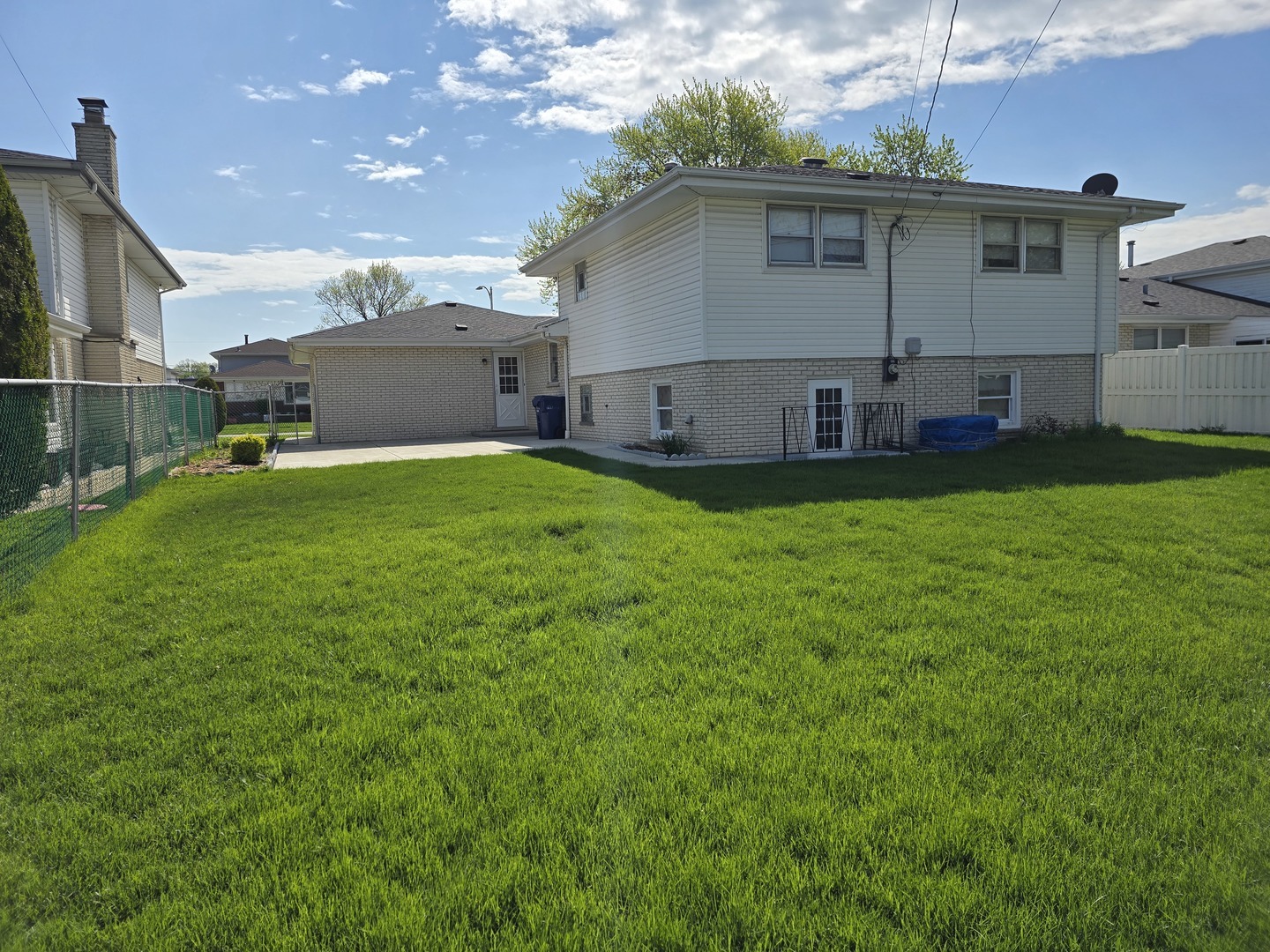 Property Photo: 10408 S Knox Avenue S IL 60453