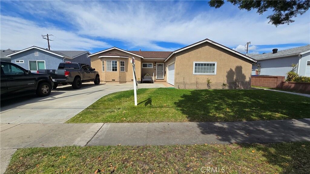 Property Photo: 8591 Crescent Avenue CA 90620