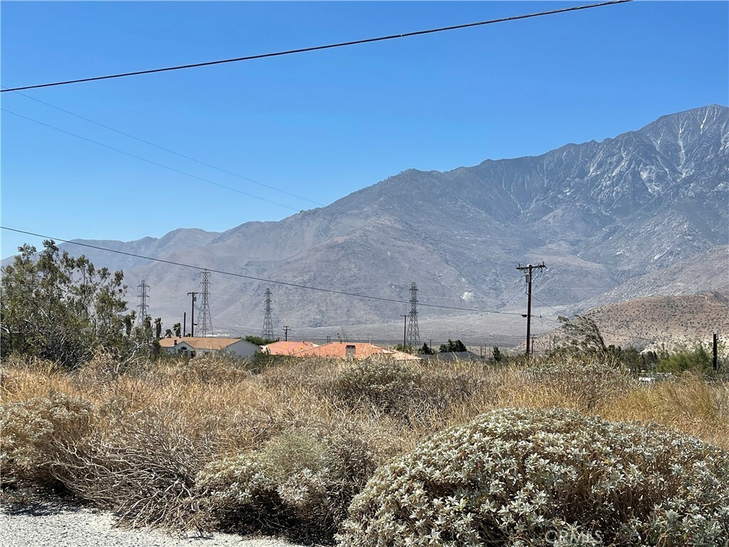Property Photo: 55200 Hatton Place CA 92282