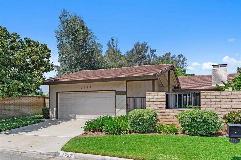 2797 Persimmon Place  Riverside CA 92506 photo