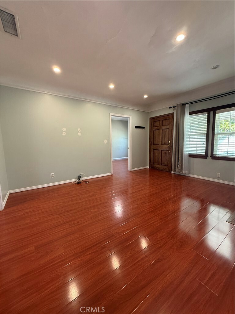 Property Photo: 1113 N Avenue 50 CA 90042