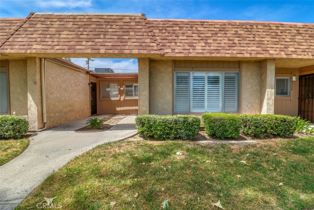 Property Photo: 616 S Santa Fe Street 7 CA 92543