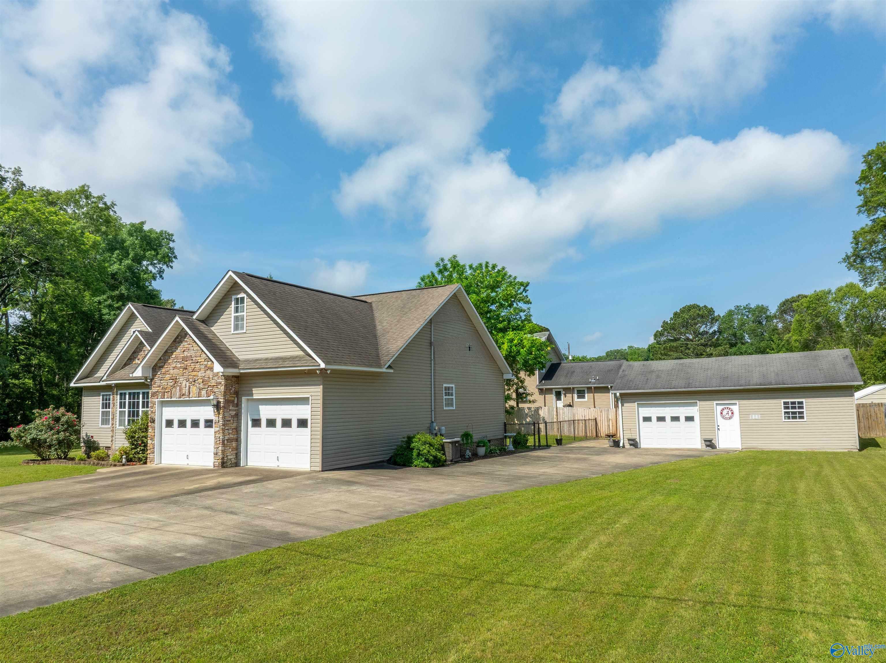 Property Photo: 114 Cove Creek Road AL 35906