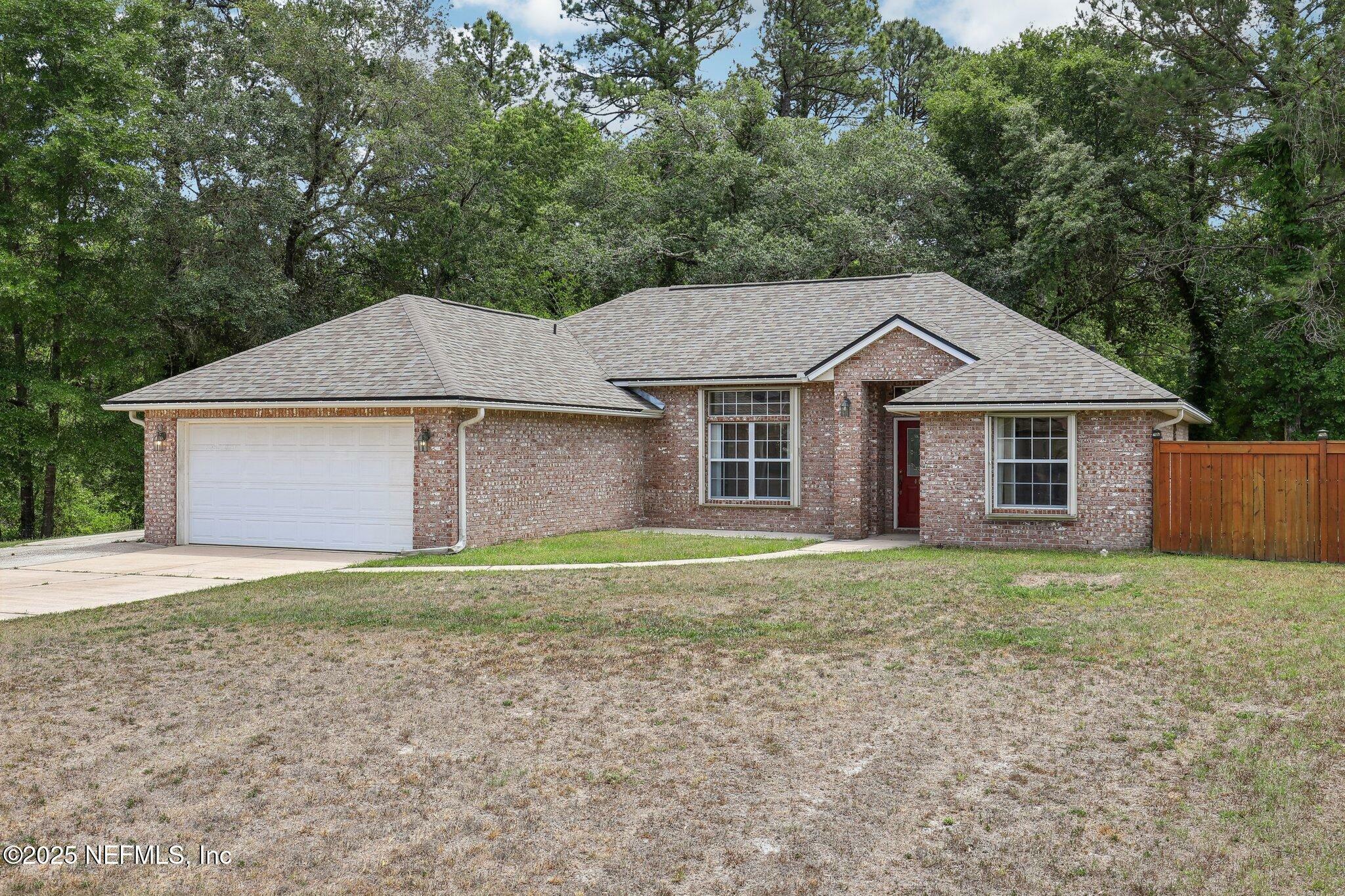 Property Photo: 4443 Staple Court FL 32068