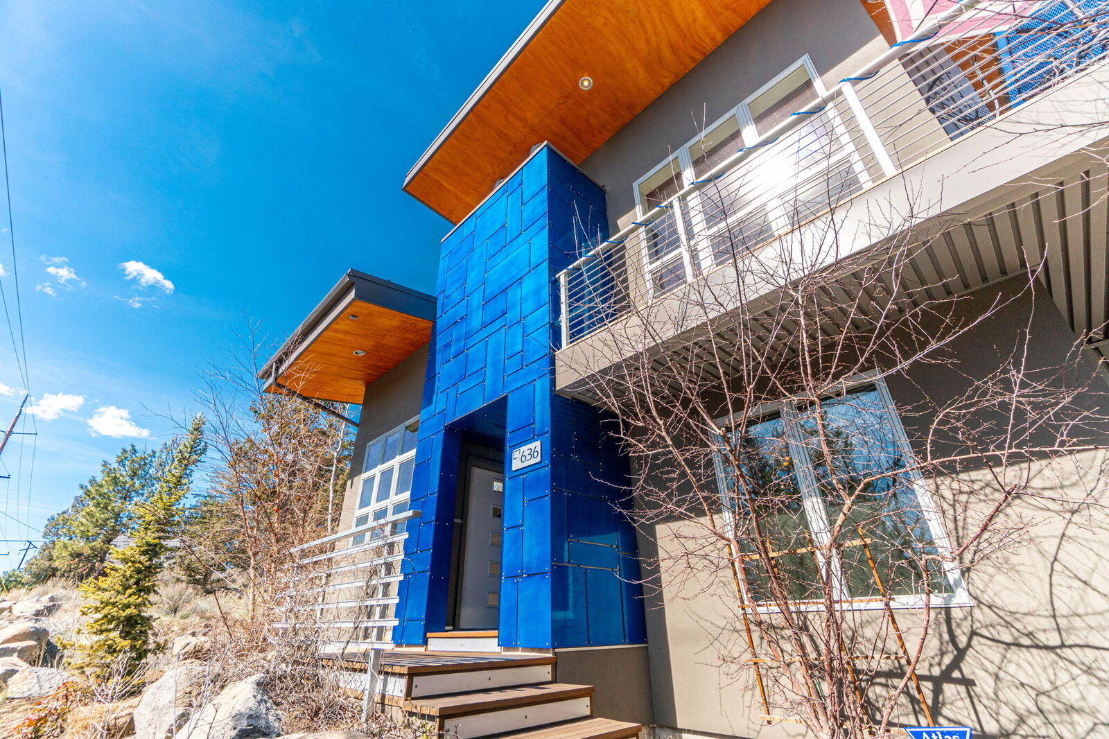 Property Photo:  636 NW Portland Avenue  OR 97703 