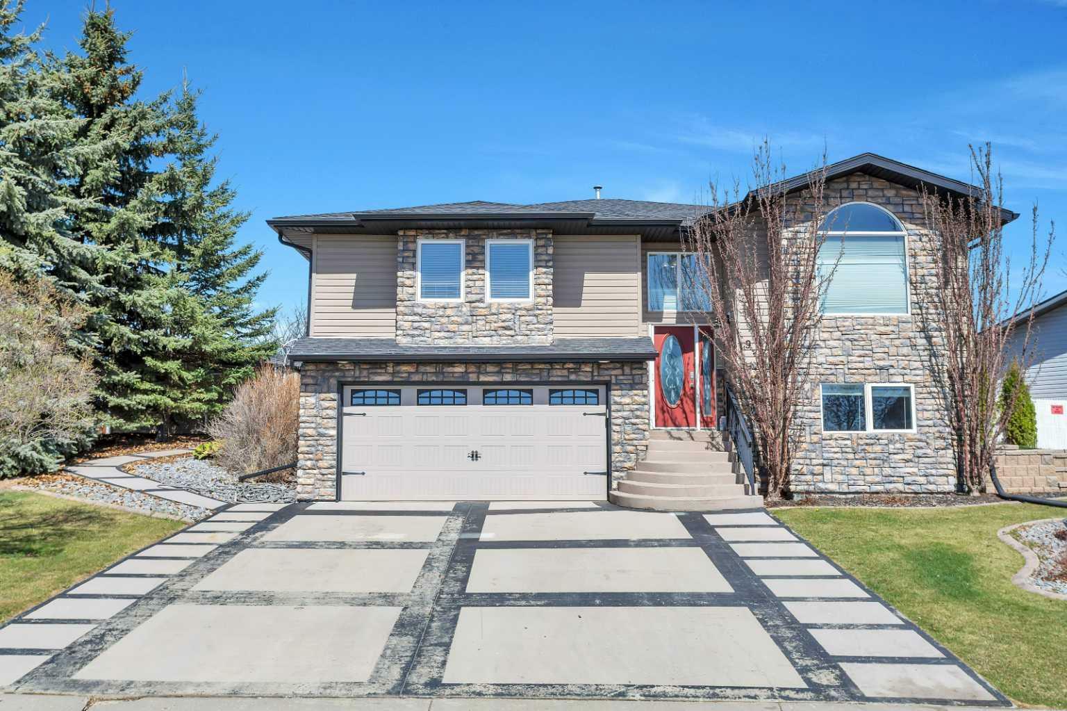 9 Lakes Close  Lacombe AB T4L 1S5 photo