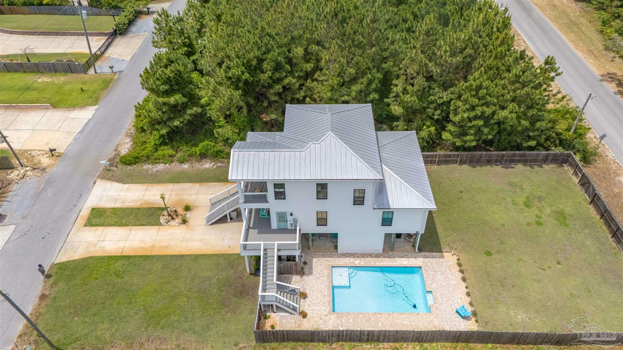 Property Photo: 3120 Linden Ave FL 32563