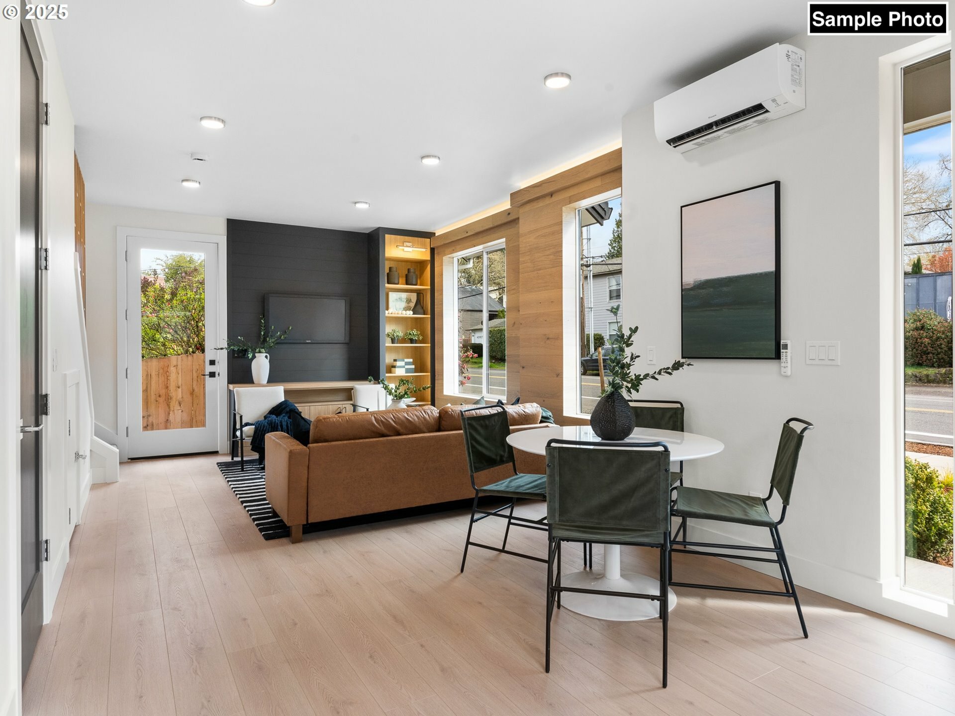 Property Photo: 3001 NE Ainsworth St OR 97211