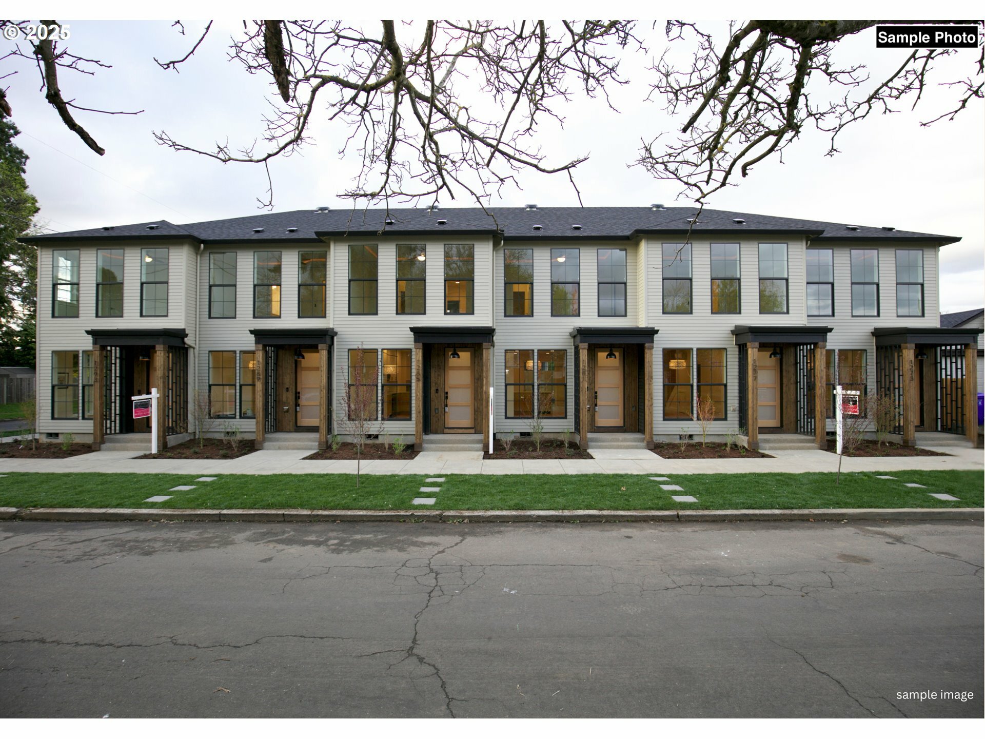 Property Photo: 3003 NE Ainsworth St 1 OR 97211
