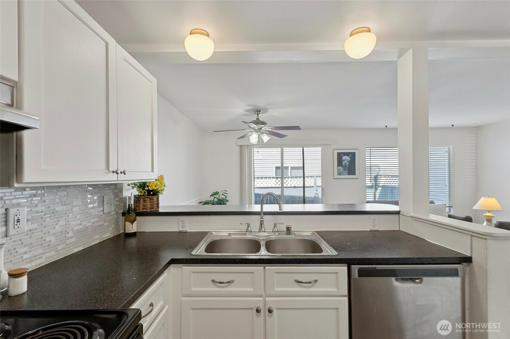 Property Photo: 730 SE 8th Avenue E2 WA 98277