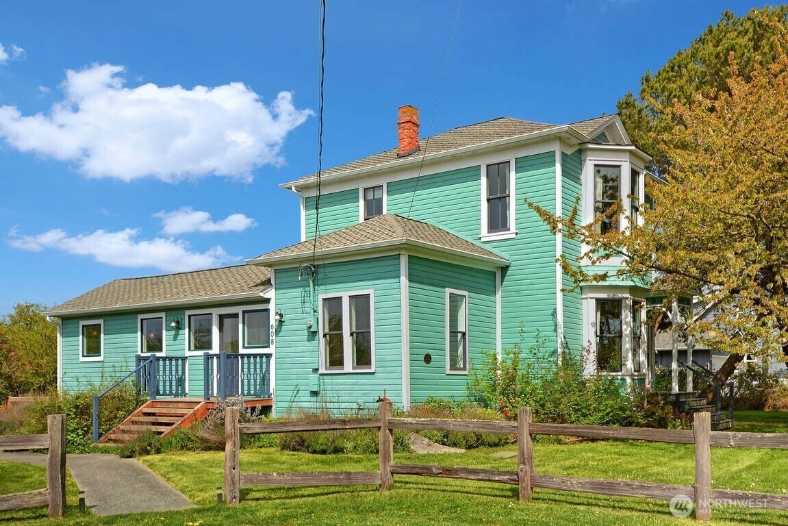 Property Photo: 608 S Main Street WA 98239