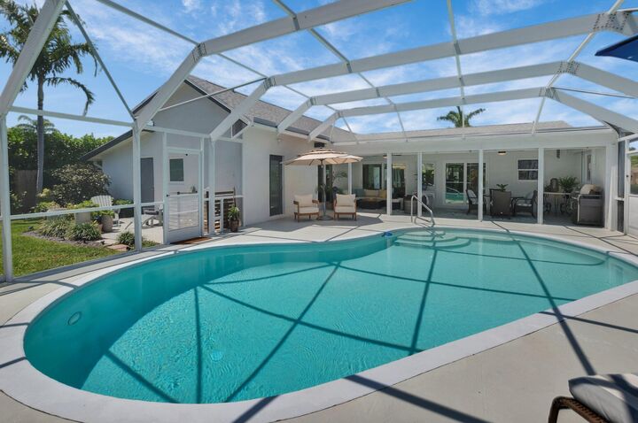 Property Photo: 620 NE 15th Place FL 33435