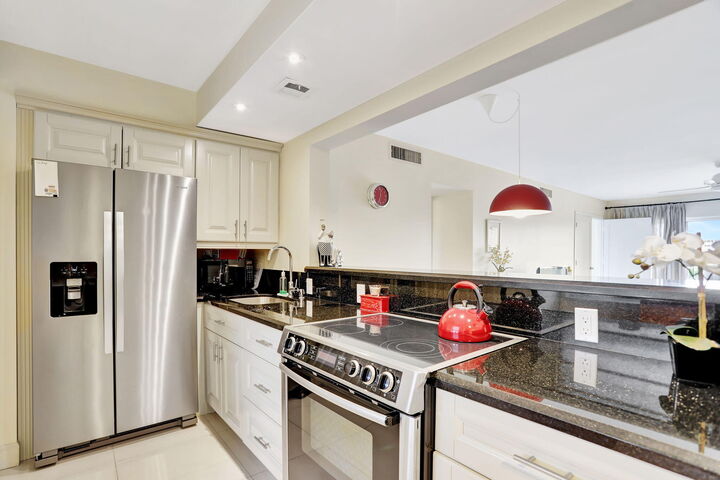Property Photo:  2850 N Palm Aire Drive 605  FL 33069 