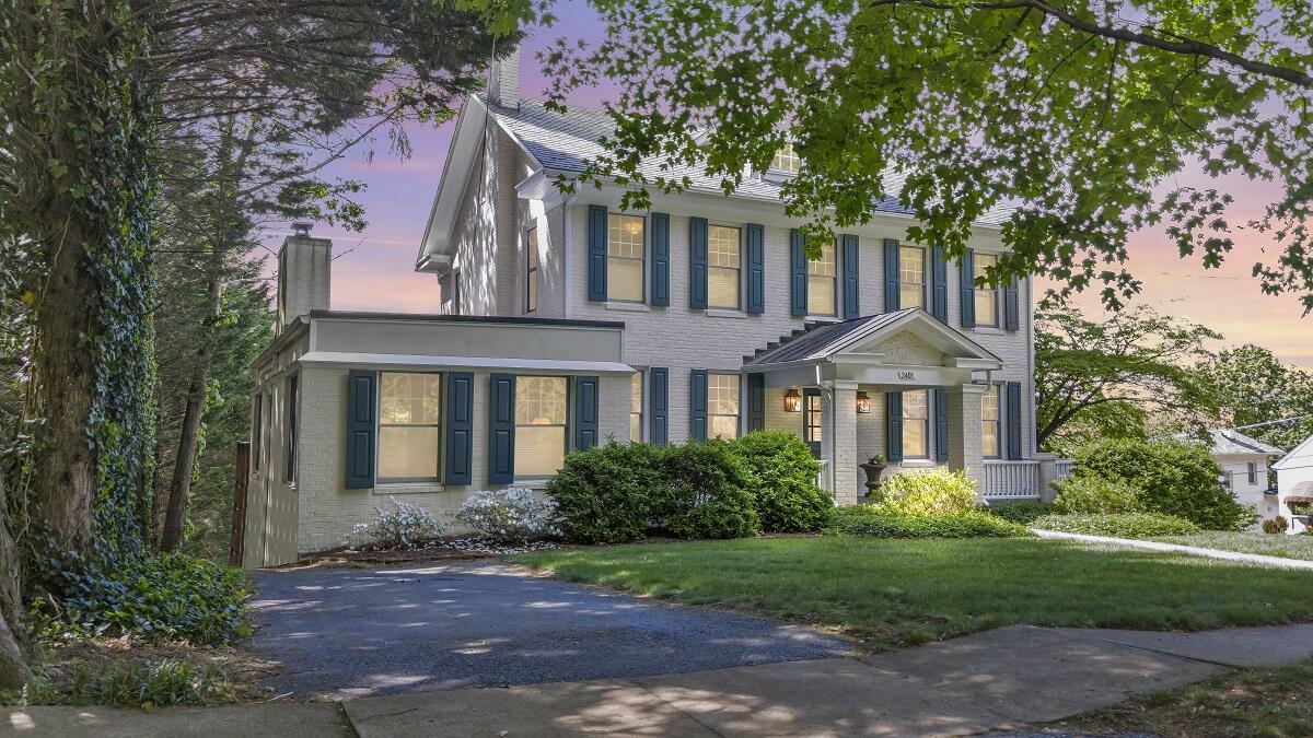 Property Photo: 2401 Cornwallis Ave SE VA 24014