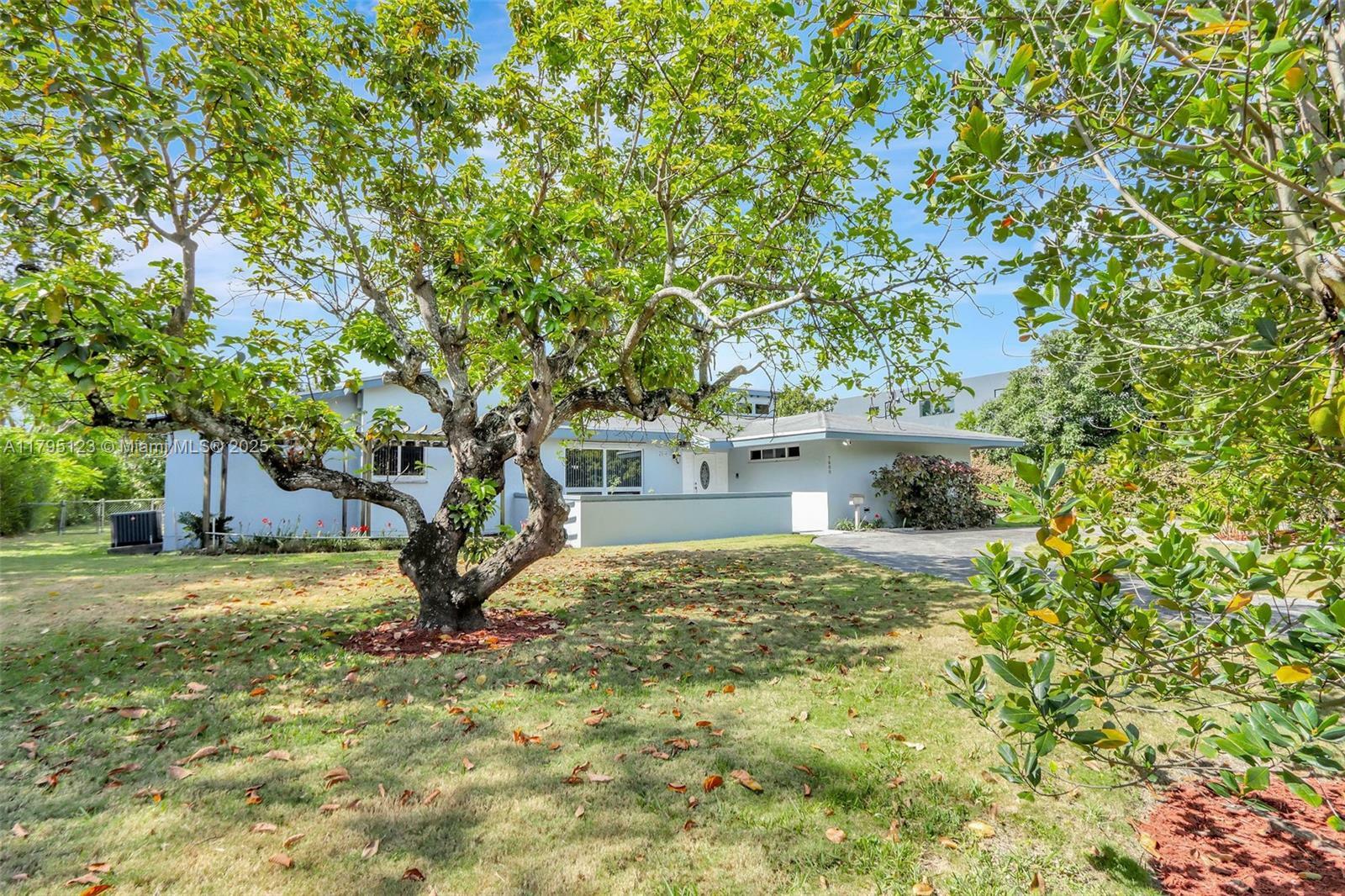 Property Photo: 7600 SW 124th St FL 33156