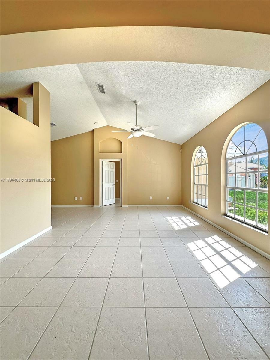 Property Photo: 2853 SW East Louise Cir FL 34953