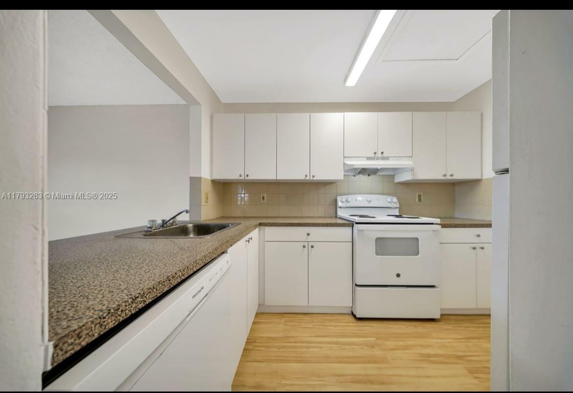 Property Photo: 14863 SW 104th St 27-23 FL 33196