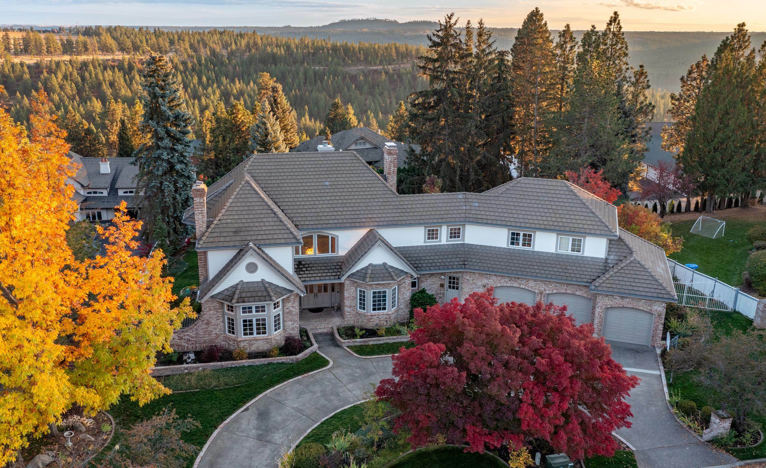 Property Photo: 1714 E South Ridge Dr WA 99223