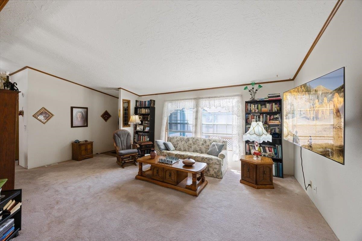 Property Photo: 3407 E Valley Forge Ln WA 99021