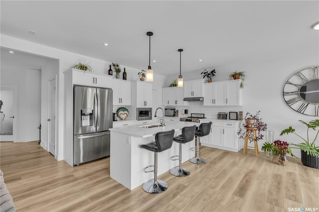 Property Photo: 507 Kensington Place SK S7L 6N7