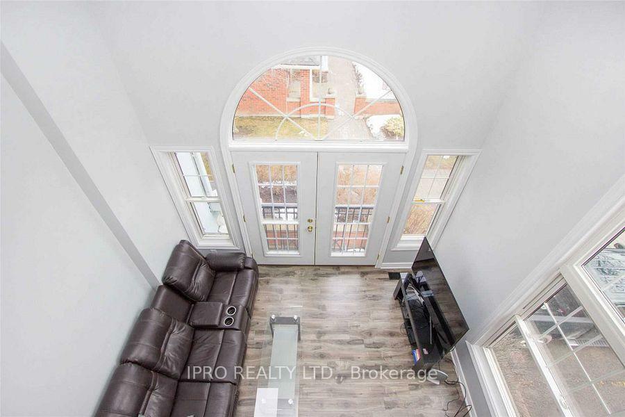 Property Photo: 1663 Nash Road D-17 ON L1E 1S8