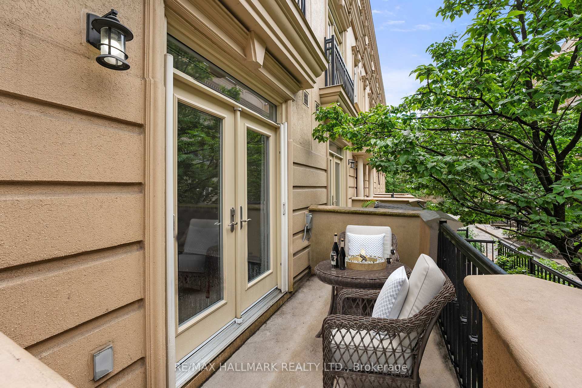 Property Photo: 78 Carr Street 31 ON M5T 1B7