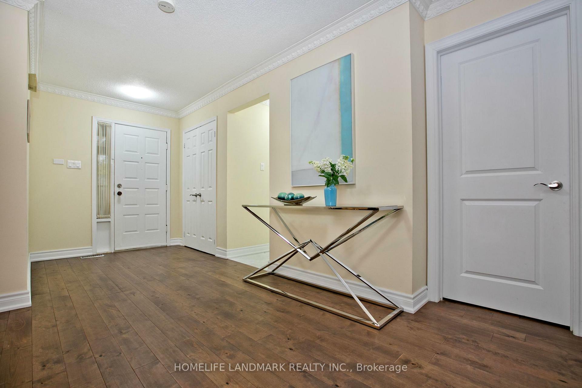 Property Photo: 124 Carrington Drive ON L4C 7Y9