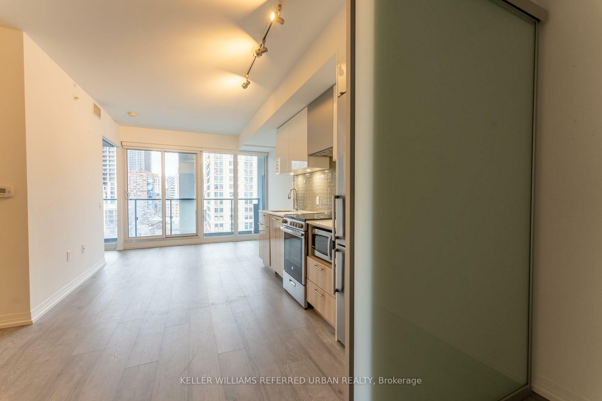 Property Photo: 251 Jarvis Street 829 ON M5B 0C3