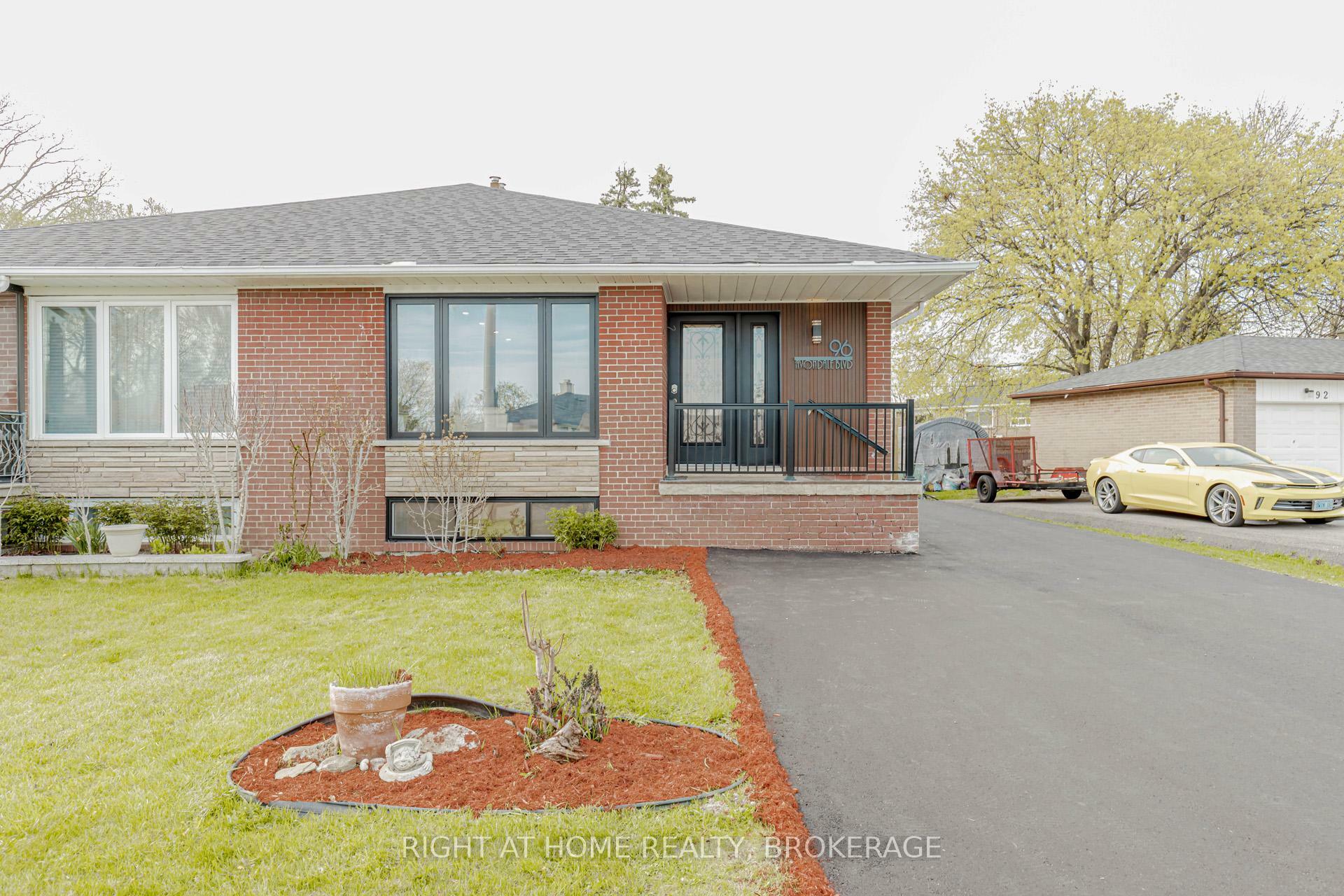 Property Photo: 96 Avondale Boulevard ON L6T 1H6