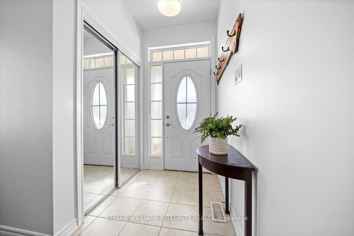 Photo de la propriété: 542 Dundonald Drive ON K2J 5X1