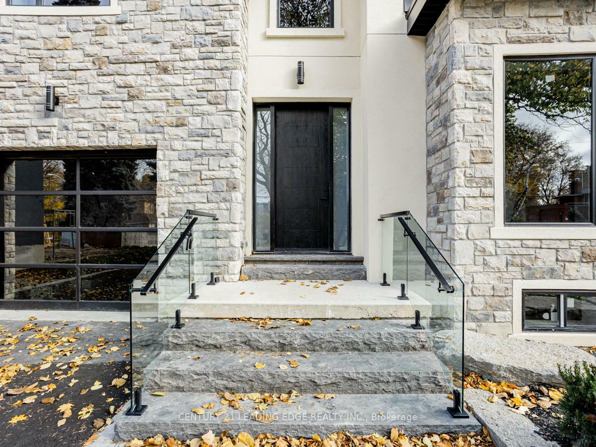 Photo de la propriété: 19 Donalda Crescent ON M1S 1N5