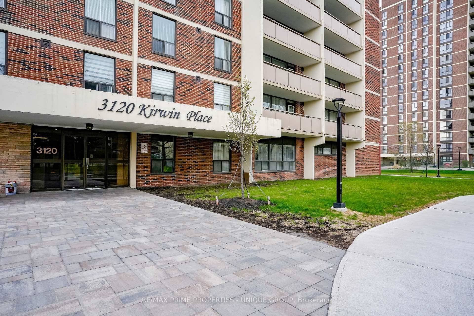 Photo de la propriété: 3120 Kirwin Avenue 807 ON L5A 3R2